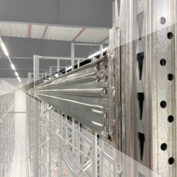 B�rebj�lke 2700x106 mm inkl. sikringssplitter � 800 kg pr. palle pr. b�relag